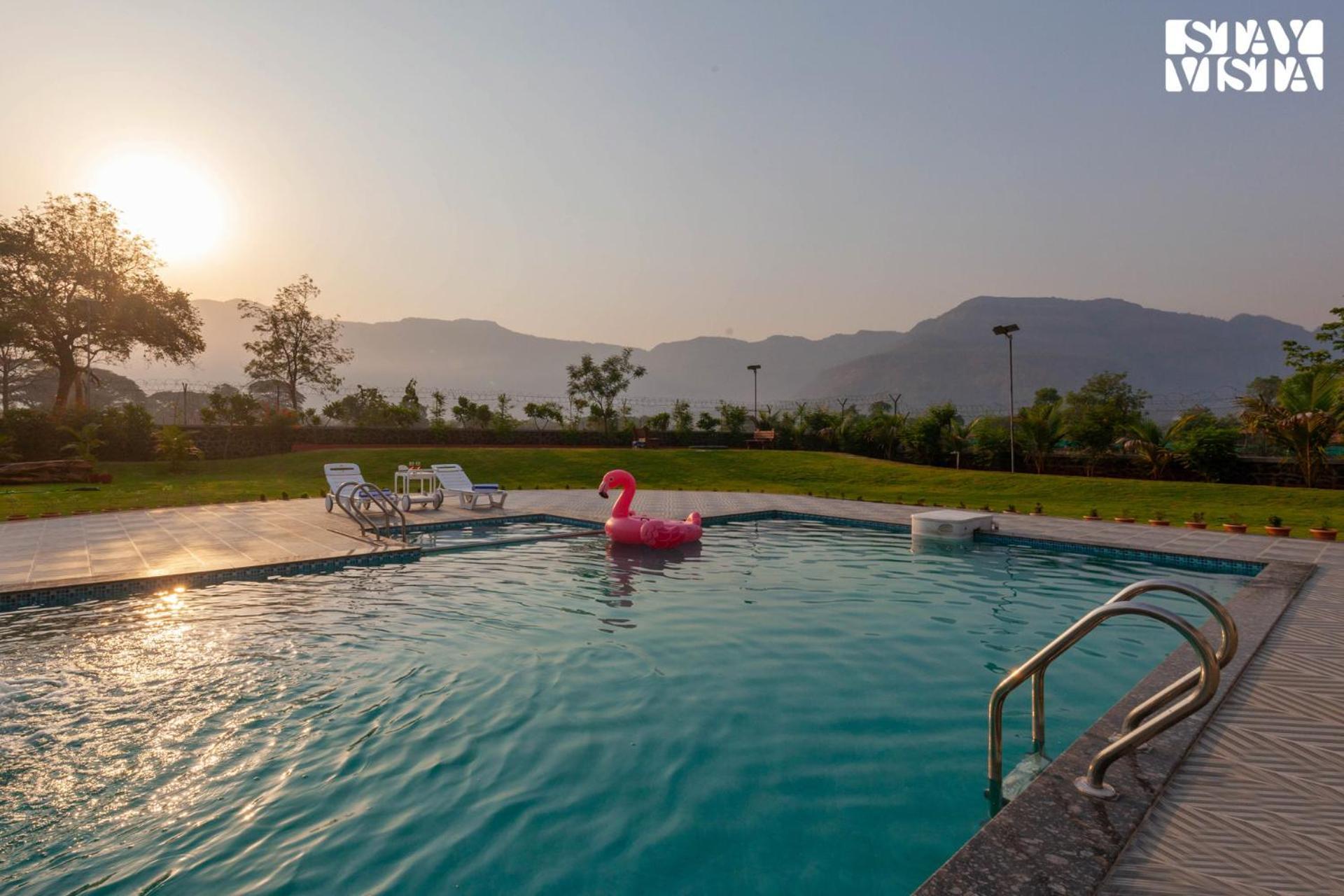 Stayvista'S Hillside Meadows - Mountainside Retreat With Farm View, Pool & Deck, Lawn & Gazebo Chinchavli Eksteriør billede