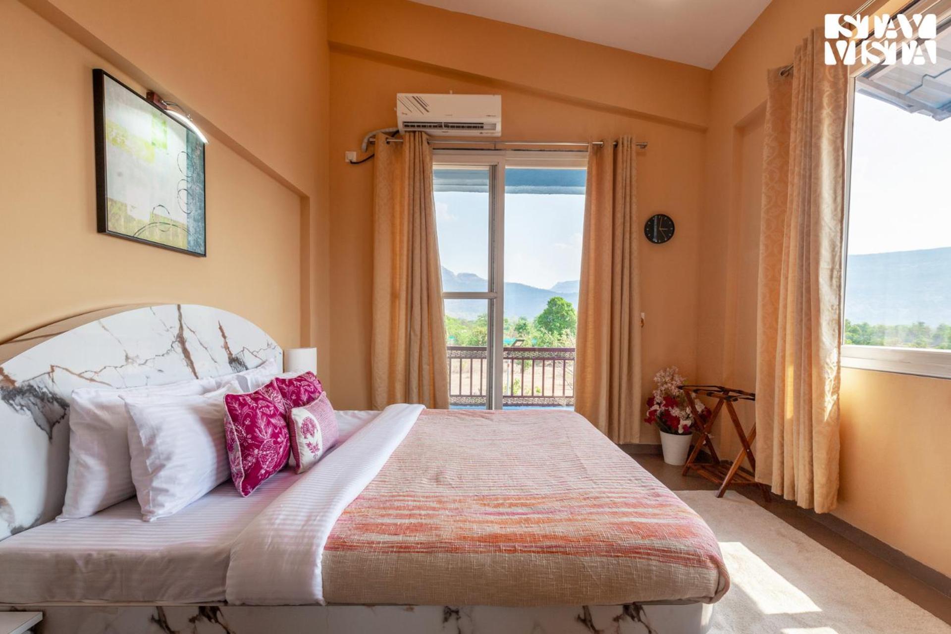 Stayvista'S Hillside Meadows - Mountainside Retreat With Farm View, Pool & Deck, Lawn & Gazebo Chinchavli Eksteriør billede