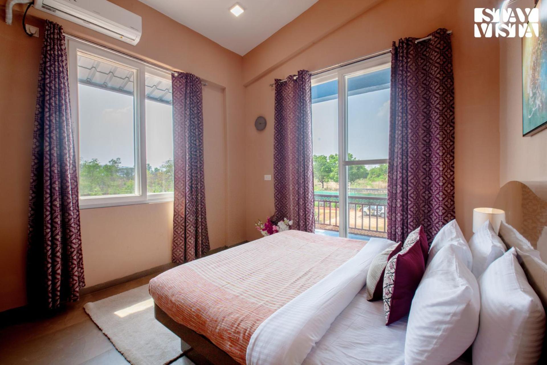 Stayvista'S Hillside Meadows - Mountainside Retreat With Farm View, Pool & Deck, Lawn & Gazebo Chinchavli Eksteriør billede